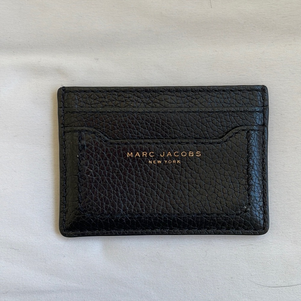 Marc Jacobs card holder. Good condition!